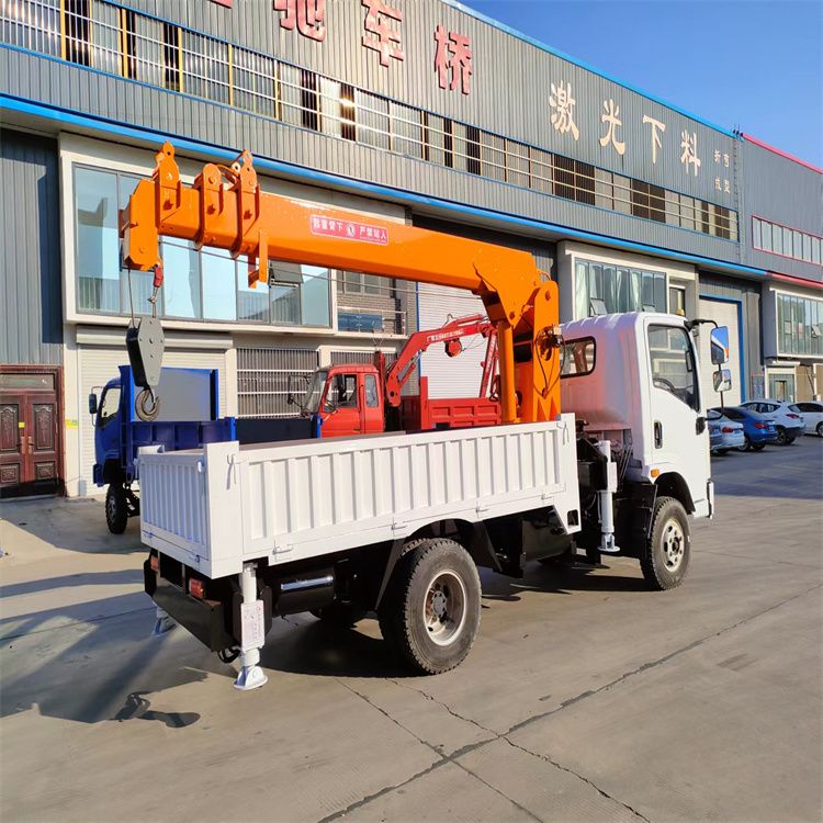 介休市三轮随车吊定制 农用改装机自备吊中瑞长期出售